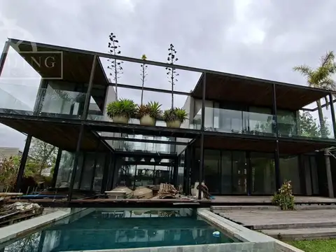 Casa 6 ambientes con 4 baños