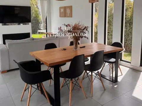 Casa en Venta en Pilar del Este - Santa Lucia, USD 239.000