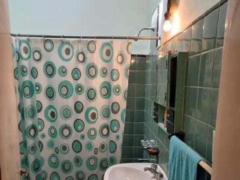 CAPDEVILA 7572- CASA   2 UNIDADES - 300 MTS - J.L.SUAREZ - VENDE