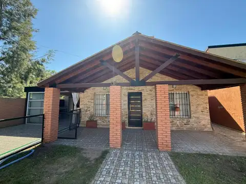 ALQUILER CASA FUNES 3 DORMITORIOS PILETA COCHERA