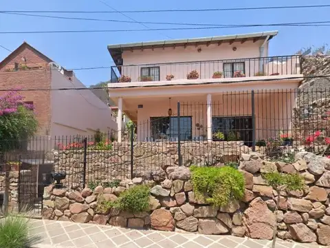 Casa en venta - 4 Dormitorios 5 Baños - 360Mts2 - Salta