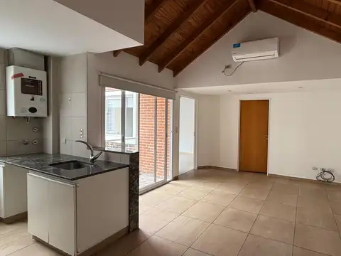 Depto Tipo Casa 2 ambientes con 1 baño
