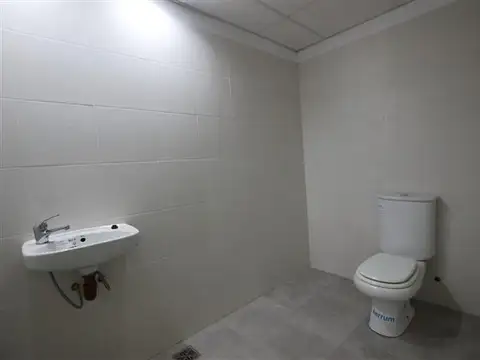 Oficina con cocina y cocheras - Beccar