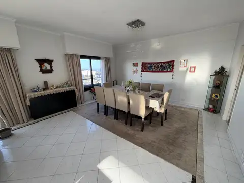 Departamento 4 ambientes con 5 baños