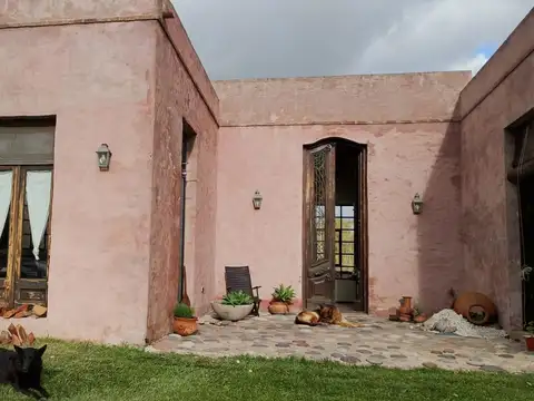Casa 8 ambientes con 3 baños