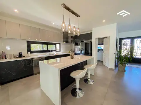 Casa 5 ambientes con 3 baños