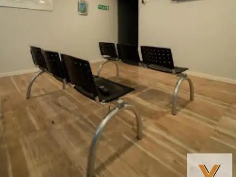 Oficina 23 ambientes con 3 baños