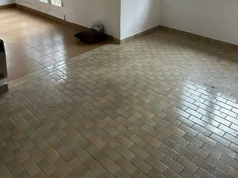 Depto Tipo Casa en Venta con 2 cocheras