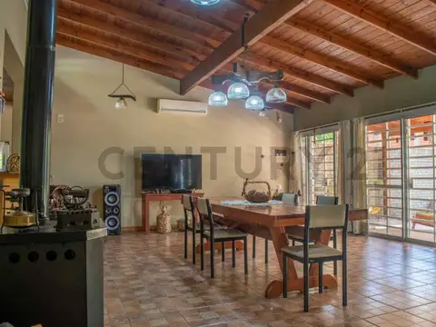 Casa en Venta en Villa Parque Sicardi, USD 255.000