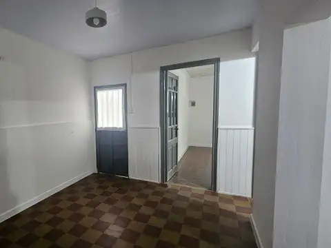 Casa 3 ambientes con 1 baño
