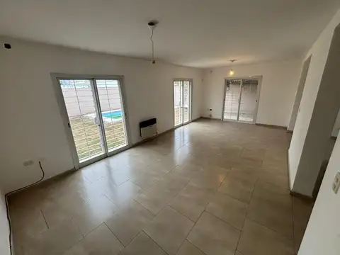 Casa 5 ambientes con 1 baño