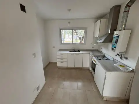 Casa en Alquiler con 2 cocheras