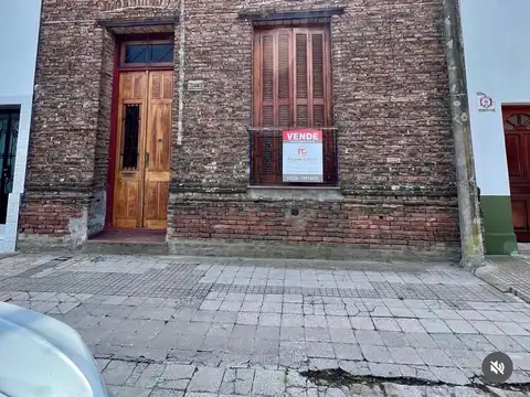 Calle 18 e/ 33 y 35 RETASADO!! Casa en venta  A dos cuadras de avenida principal 29 !