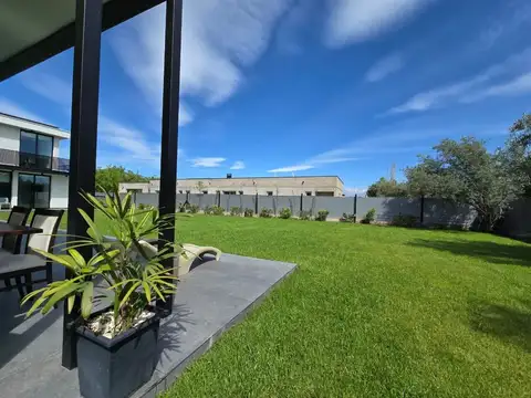 Venta Moderna Casa en La Vacherie, Mendoza