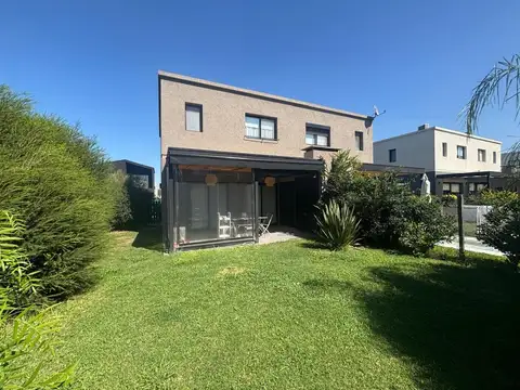 CASA DUPLEX 5 AMBIENTES VENTA, EL ALJIBE, PILAR.