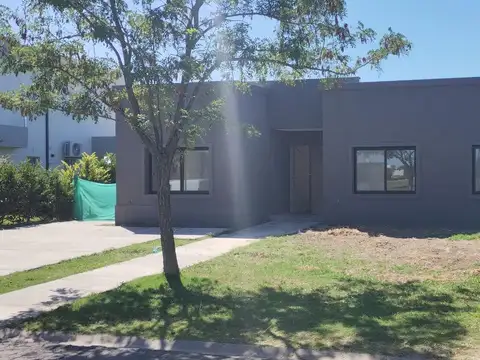 Casa en Venta, 5 Ambientes, en Barrio Islas, El Cantón, Escobar, GBA Norte