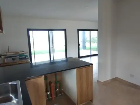 Casa en Venta con 3 cocheras