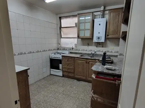 Av. Luis M Campos 300