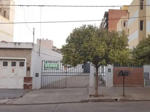 TERRENO EN VENTA BARRIO OBSERVATORIO  FRENTE A TRIBUNALES II  -  CON TRES DEPARTAMENTOS Y GALPON.