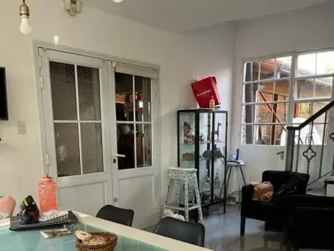 "Casa de 6 Ambientes en Venta en Ranelagh – Amplia y Funcional"