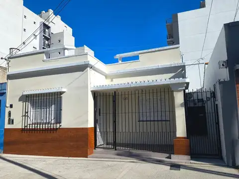 Alquiler casa PH de 2 ambientes con patio y terraza en Wilde