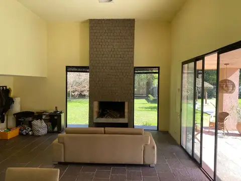 Casa 3 ambientes con 2 baños