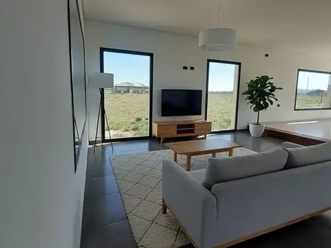Casa 4 ambientes con 1 baño