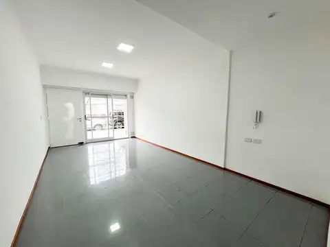 Oficina 4 ambientes con 1 baño