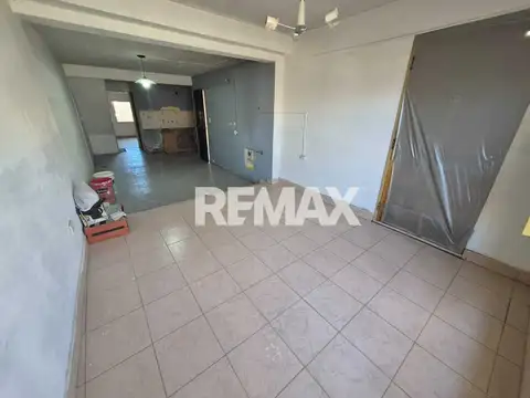 VENTA - CASA CON POTENCIAL COMERCIAL - CENTENARIO