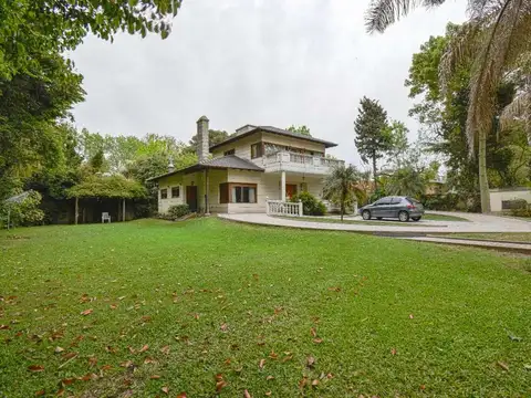 Casa 6 ambientes con 5 baños