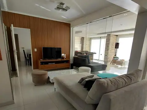 CASA 7 AMB + HAB. DE SERVICIO  - DOBLE LOTE - PISCINA