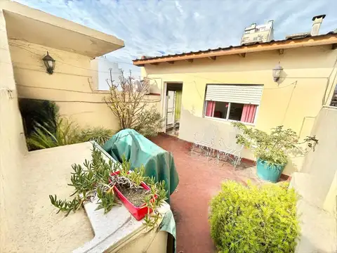 PH DE 82 M² - DOS PLANTAS C/ TERRAZA Y QUINCHO