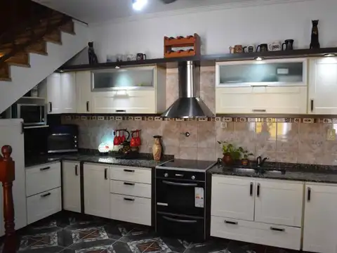 Depto Tipo Casa en Venta en Villa Lugano, USD 330.000