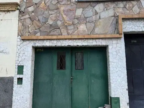 Venta casa de pasillo con cochera ( para reciclar)