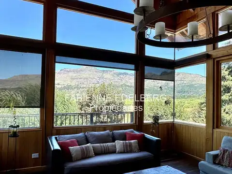 Casa 9 ambientes con 4 baños