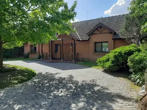 LOS EUCALIPTOS - CHAMPAGNAT 1100 .