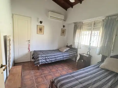 Casa 5 ambientes con 2 baños