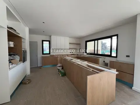 Casa 5 ambientes con 4 baños