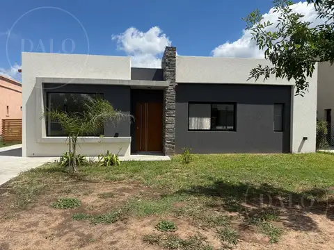 Casa 4 ambientes en Venta en Santa Lucia