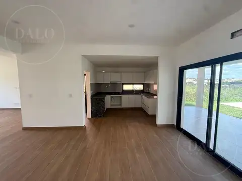 Casa 4 ambientes en Venta en Santa Lucia
