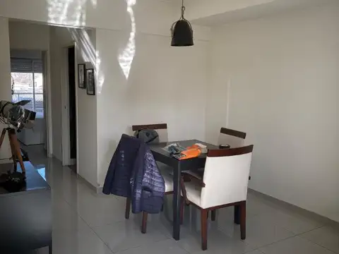 Dept. en venta 2 ambientes, semipiso al frente