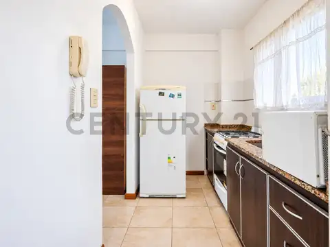 Venta de departamento tres ambientes, La Perla, Mar del Plata.