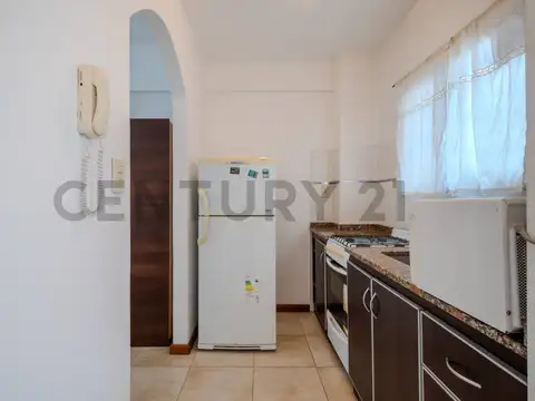 Venta de departamento tres ambientes, La Perla, Mar del Plata.