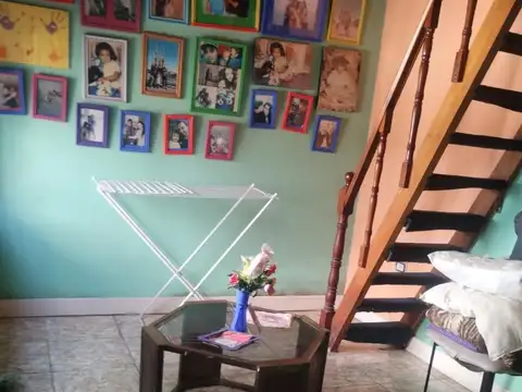 Amplia casa 4 ambientes