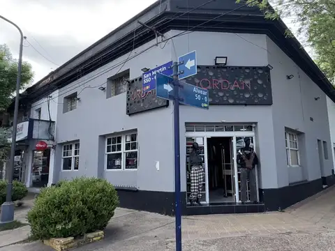 3 locales en calle san martin esquina alvear