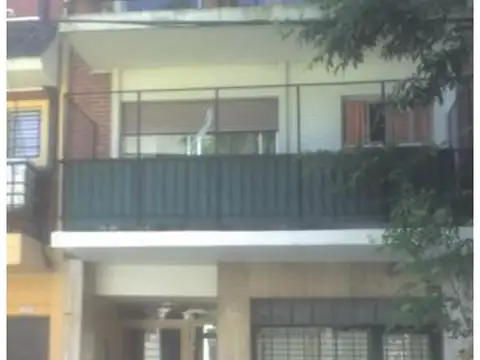 DEPARTAMENTO DE 2 AMB A METROS DE AV CARABOBO Y DIRECTORIO SUBTE Y MEDIOS DE TRANSPORTE