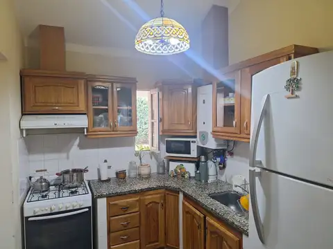 Casa 7 ambientes con 2 baños