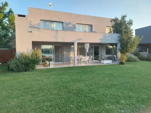 Casa en Alquiler de 3 dormitorios
