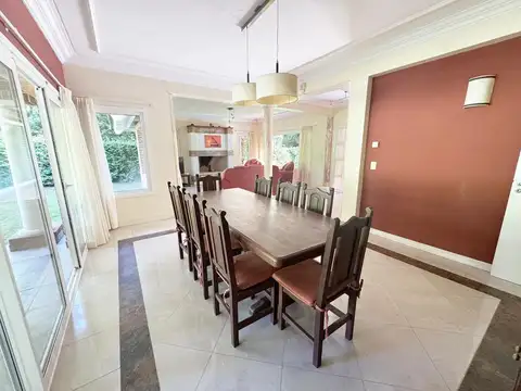 Casa 5 ambientes con 3 baños