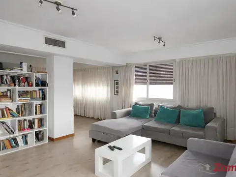 Departamento de 4 ambientes en Lomas de Zamora con cochera, baulera y dependencia de servicio